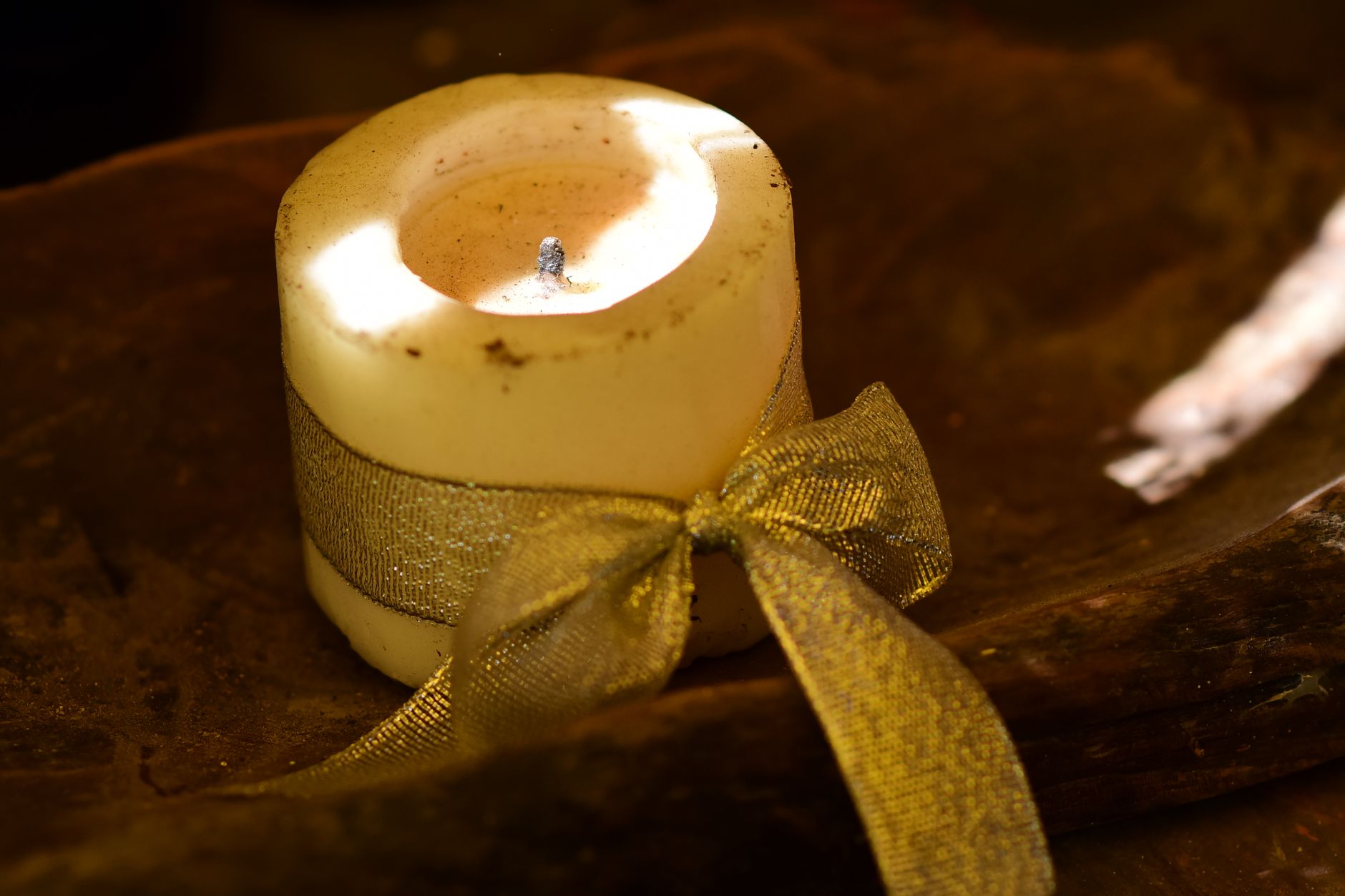 Light Up Every Celebration with Engraved Aroma Candles