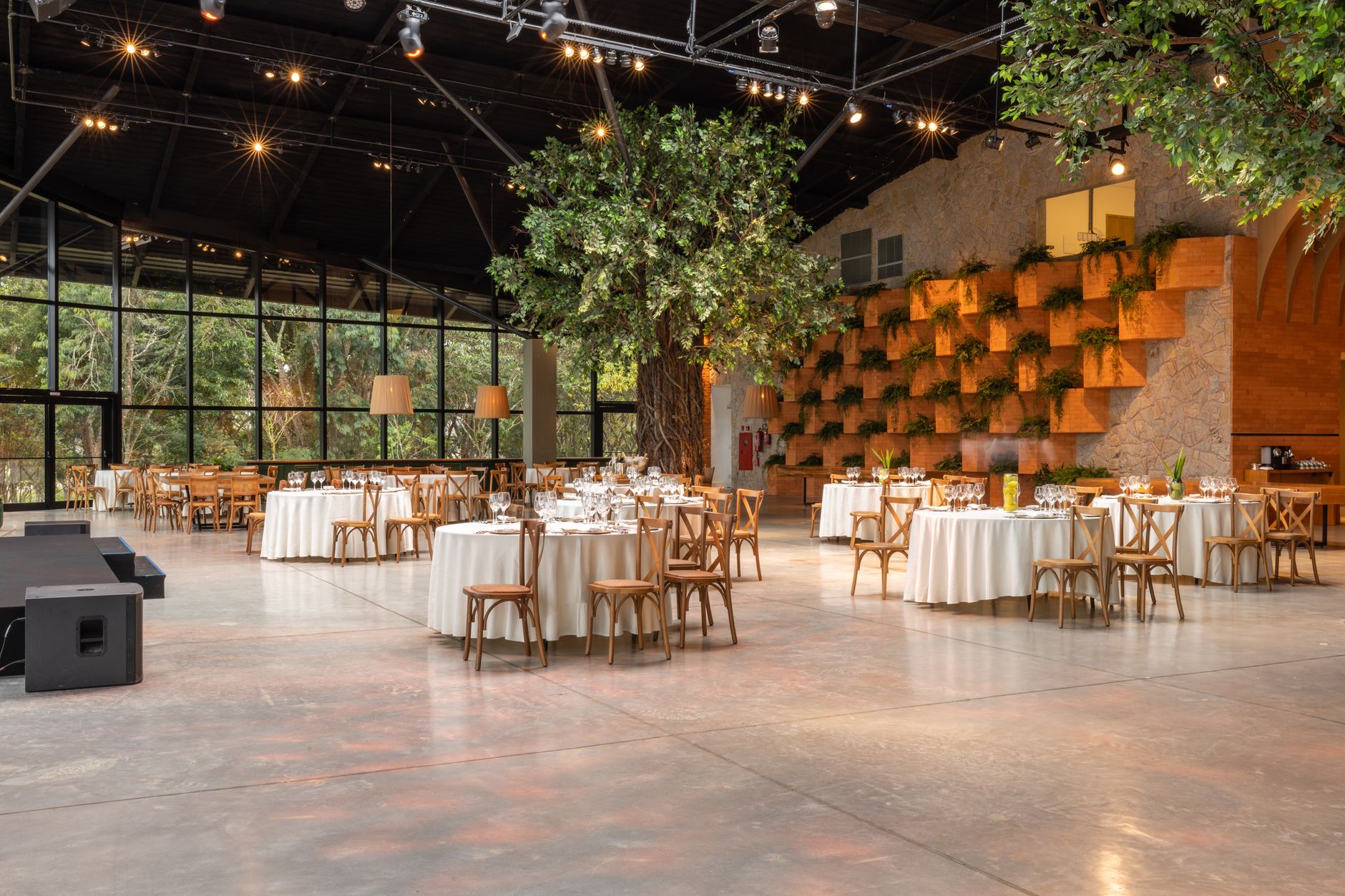 Circular Dining Tables