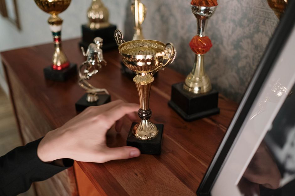 Award ceremony trophy suppliers Chennai displaying custom trophies and engraved plaques