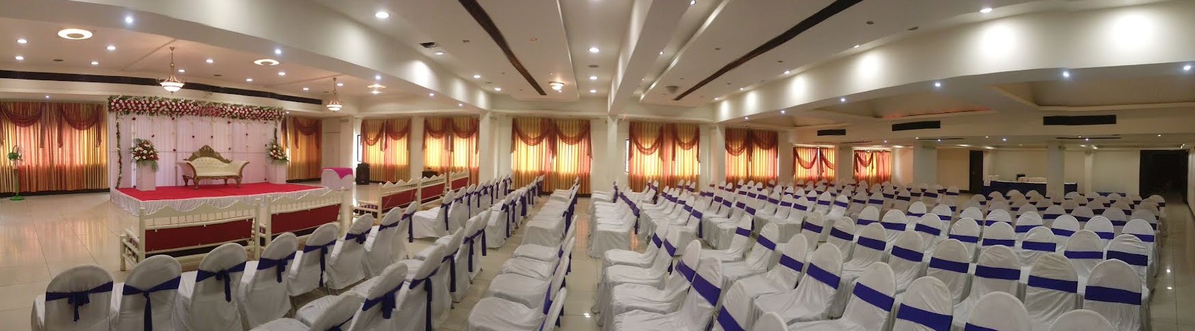 Elegant banquet halls for 500 guests in Chennai featuring traditional South Indian wedding decor