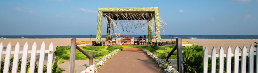 Beach wedding venues for 1000 guests in Chennai with decorated mandap and ocean backdrop