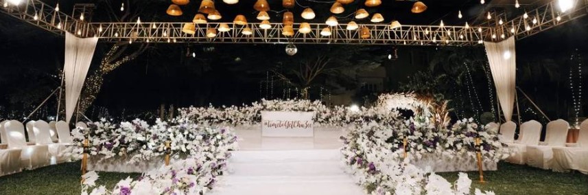 Best wedding venues for 1000 guests in Chennai — grand banquet hall decorated with flowers and lights