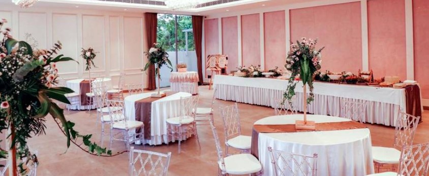 Grand wedding hall in Chennai decorated for a 1500-guest wedding celebration