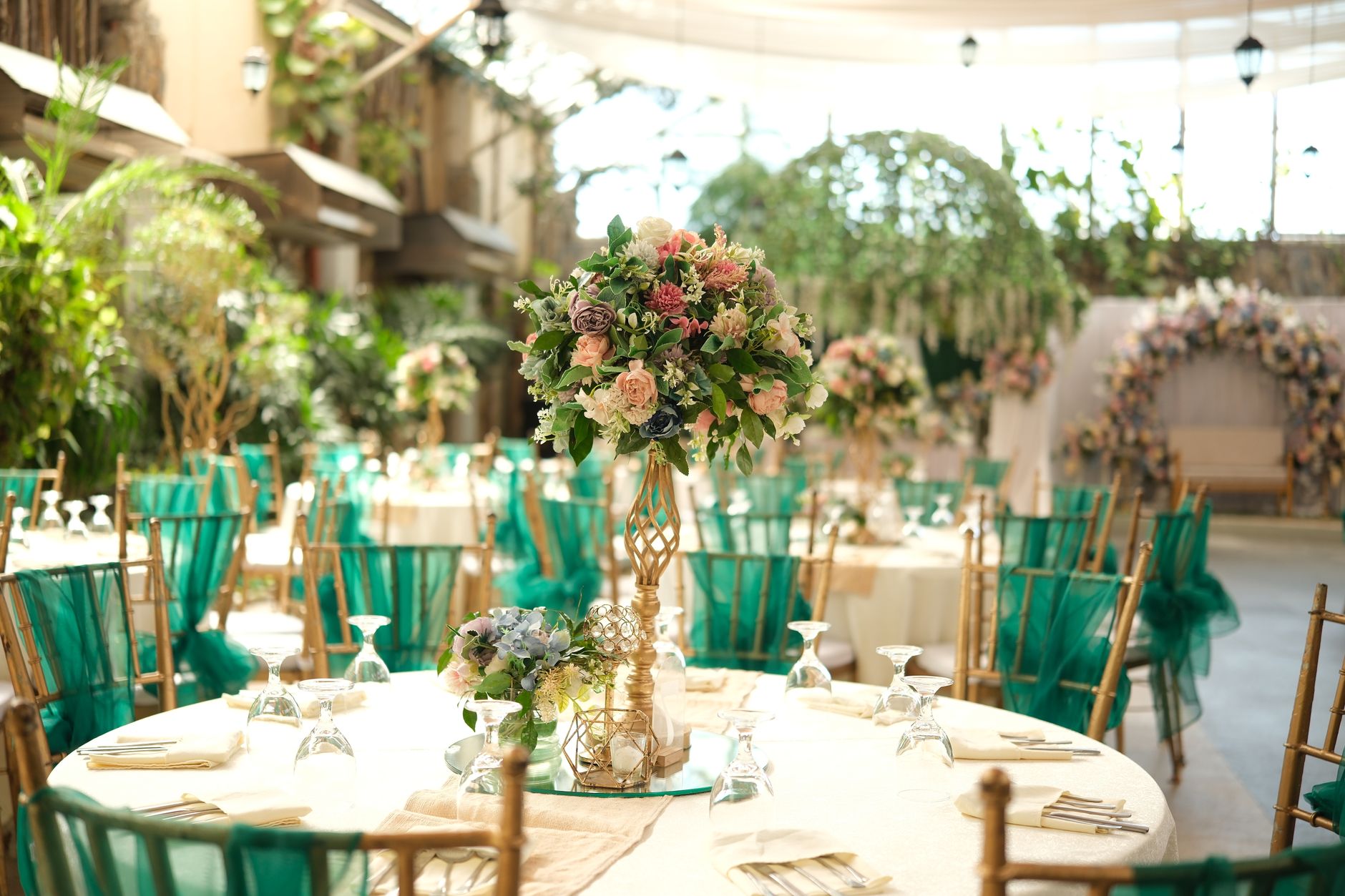 Resort Round Tables