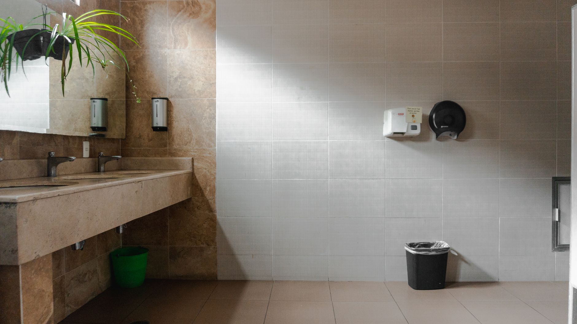 Washroom Cleaning Service