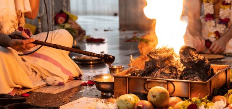 Sacred Ceremonies, Expert Pandits