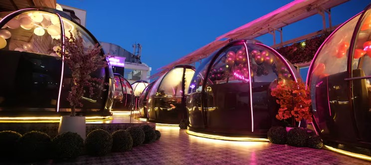 Elegant cocktail party setup in Chennai with budget-friendly decorations
