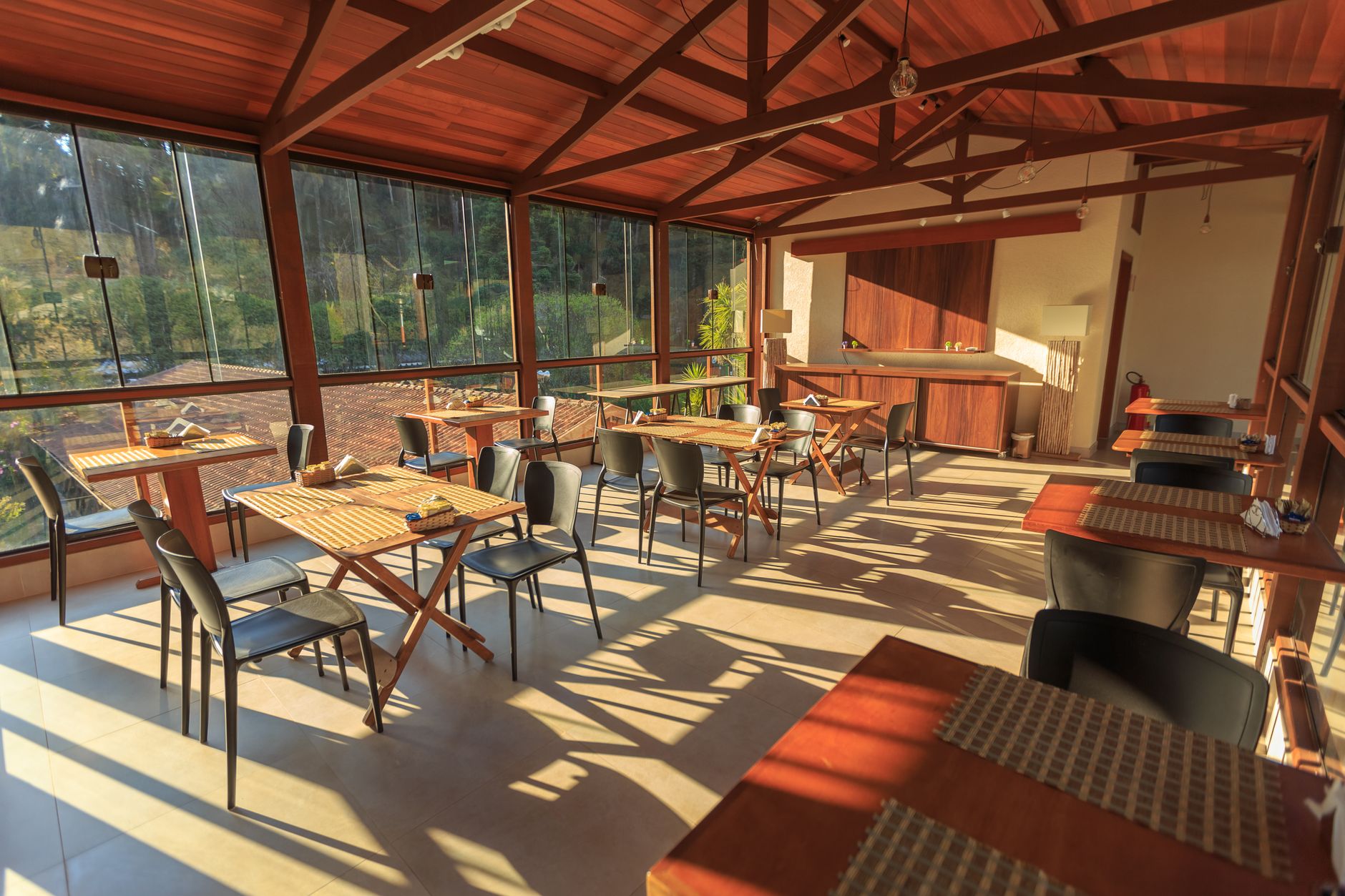Casual Dining Cafés