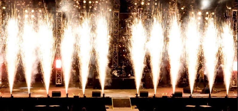 Cold Pyro Effects Chennai — sparkling fountain columns at a Tamil Nadu wedding reception