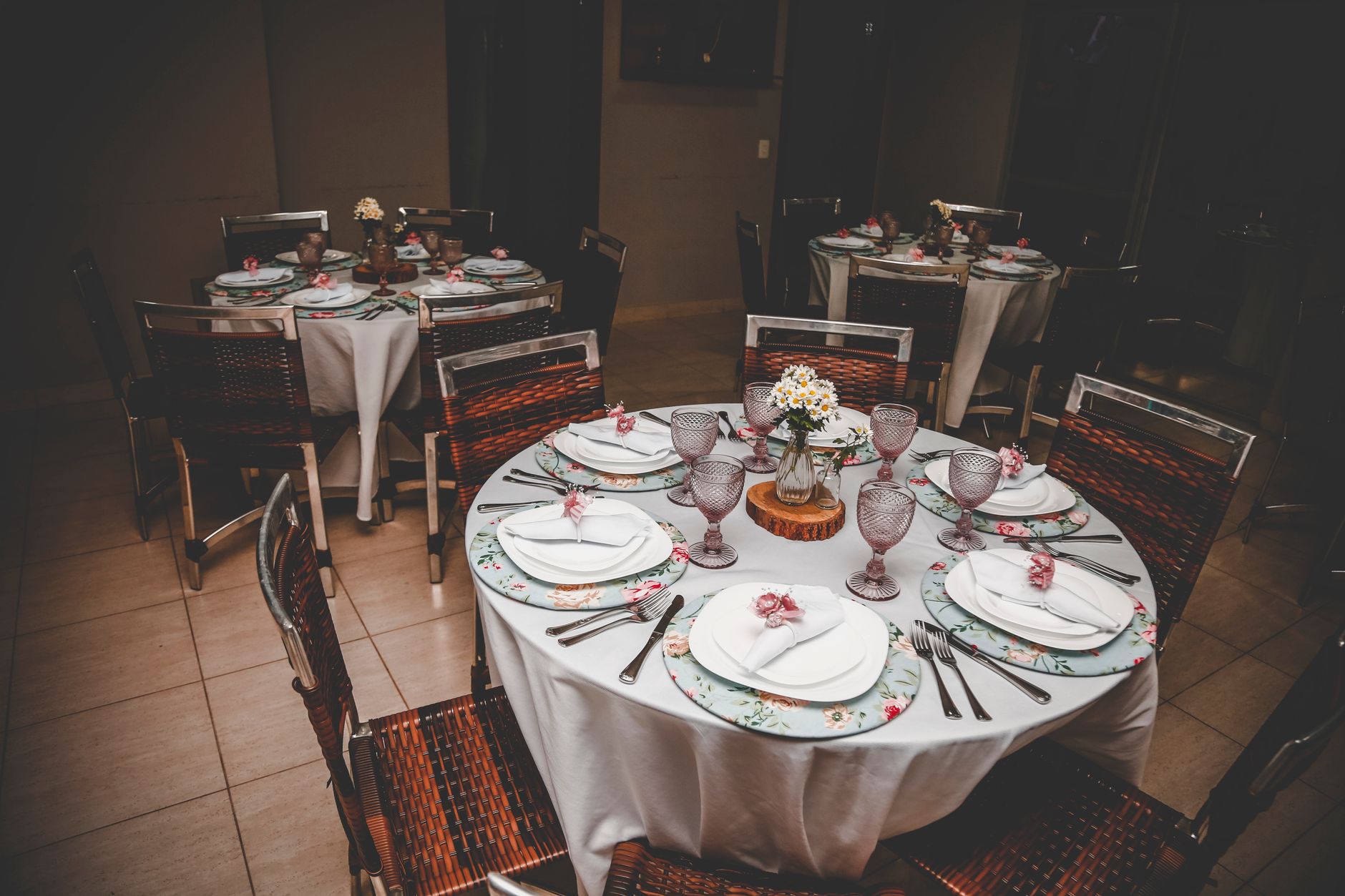 Circular Dining Surfaces