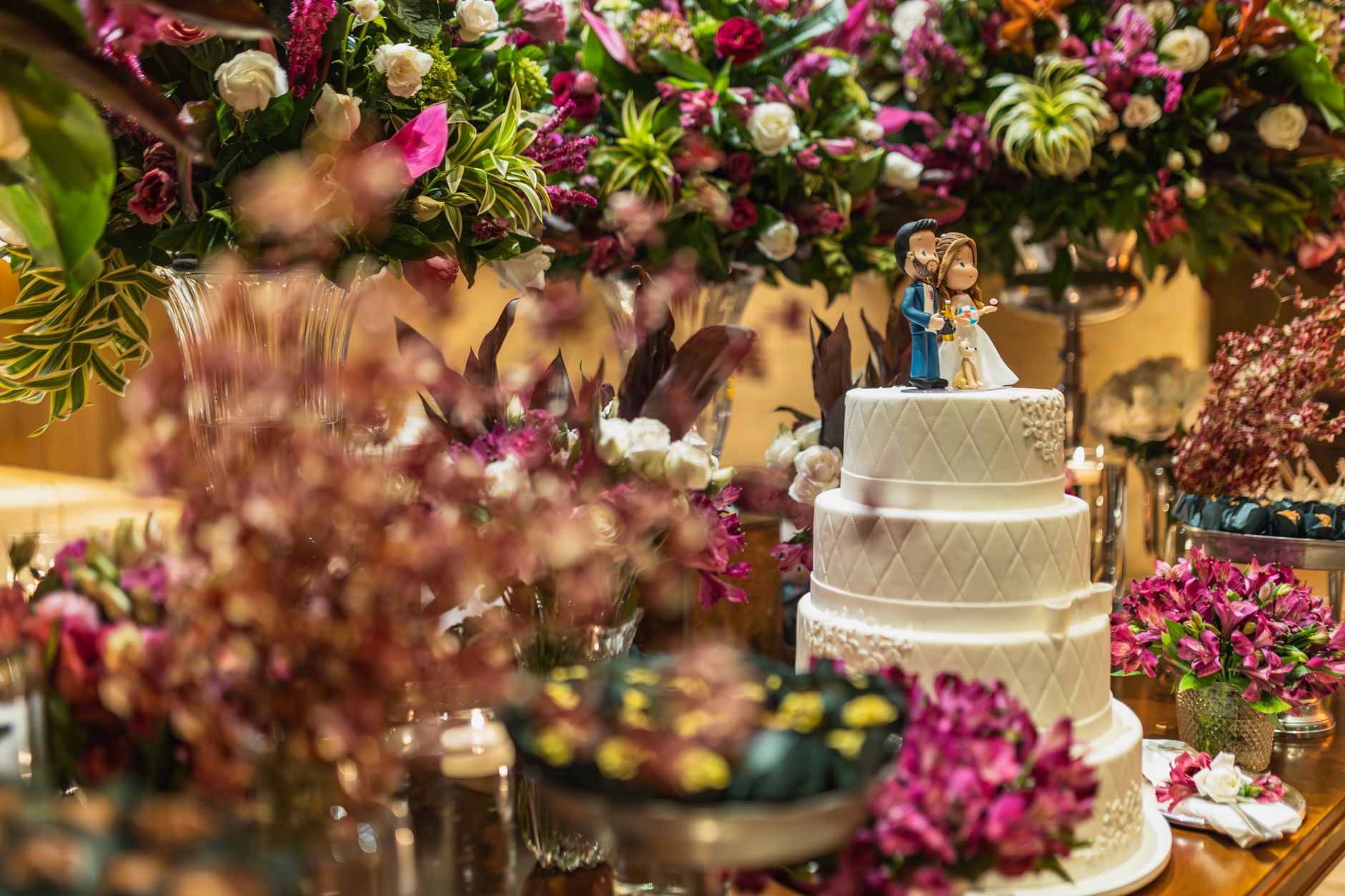 Elevate Your Wedding Cake in Delhi