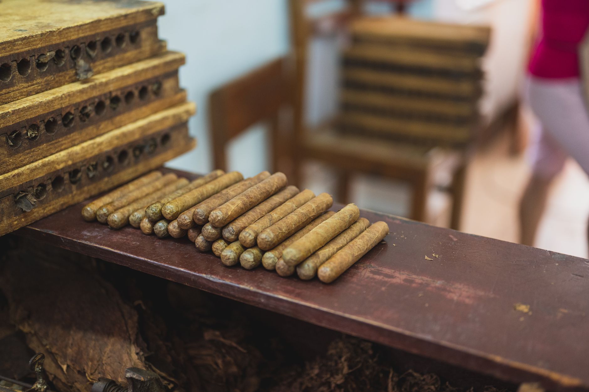 Artisan Cigar Crafting for Your Celebration