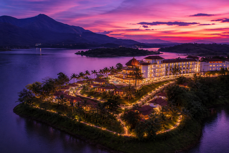 Luxury Resorts