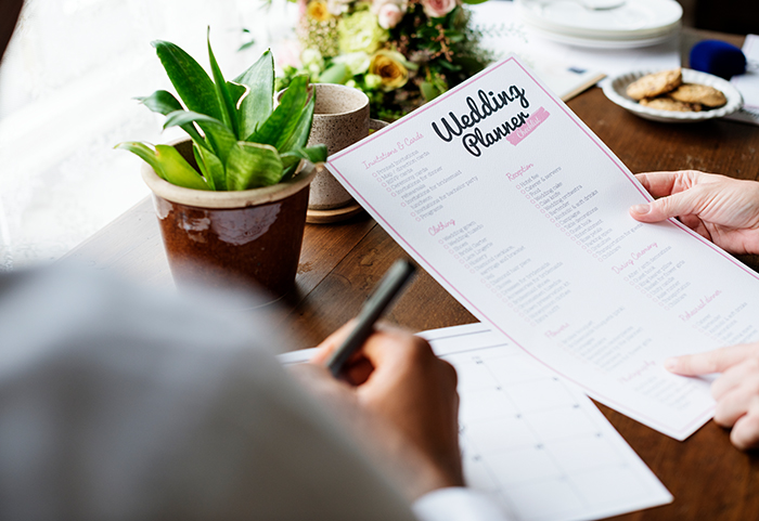 Wedding vendor evaluation checklist with rating criteria