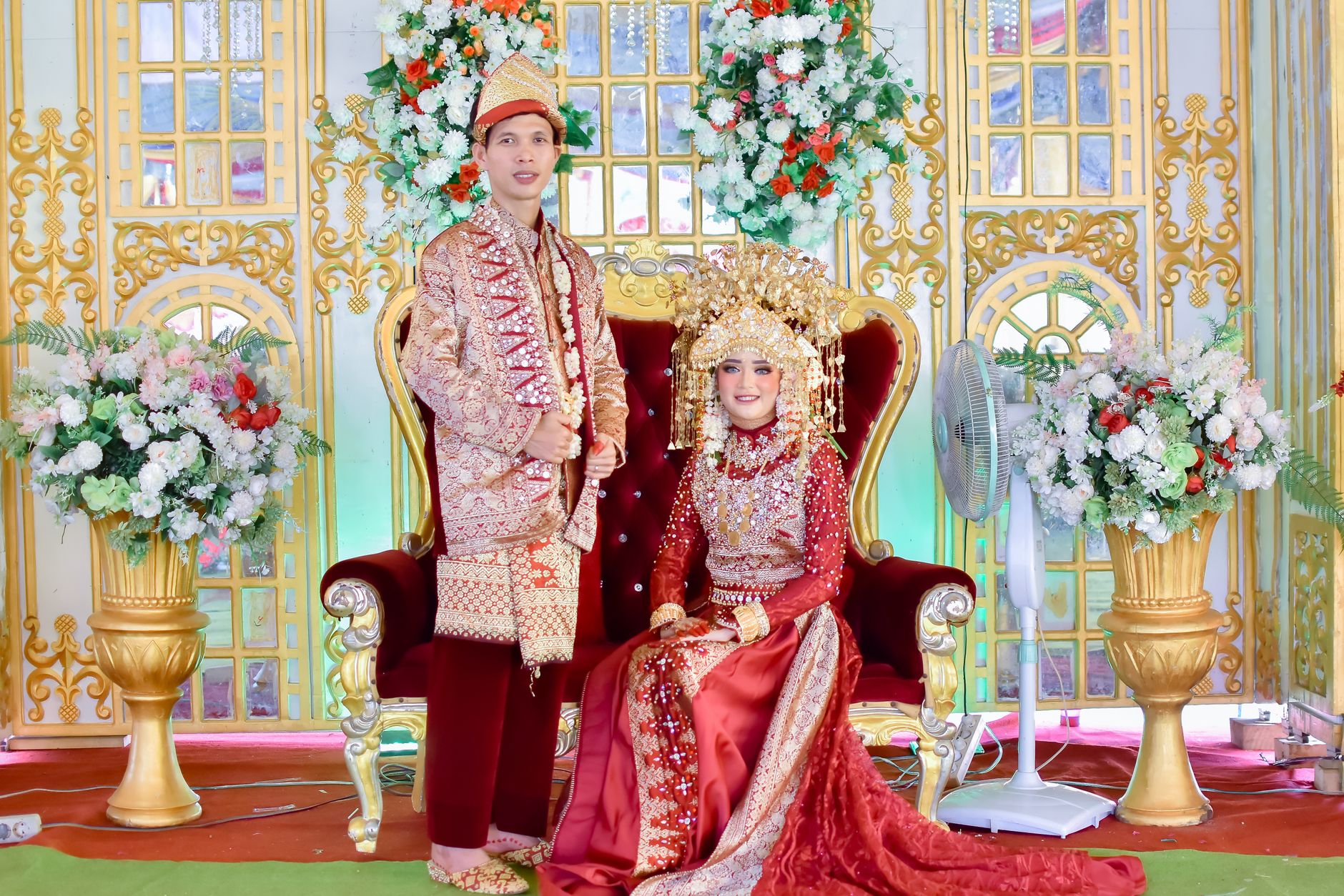 Palace Style Couple Seating