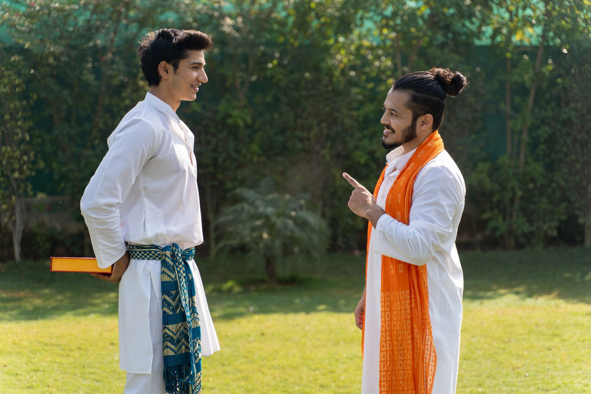 Honour Guests with Felicitation Shawl Gifts
