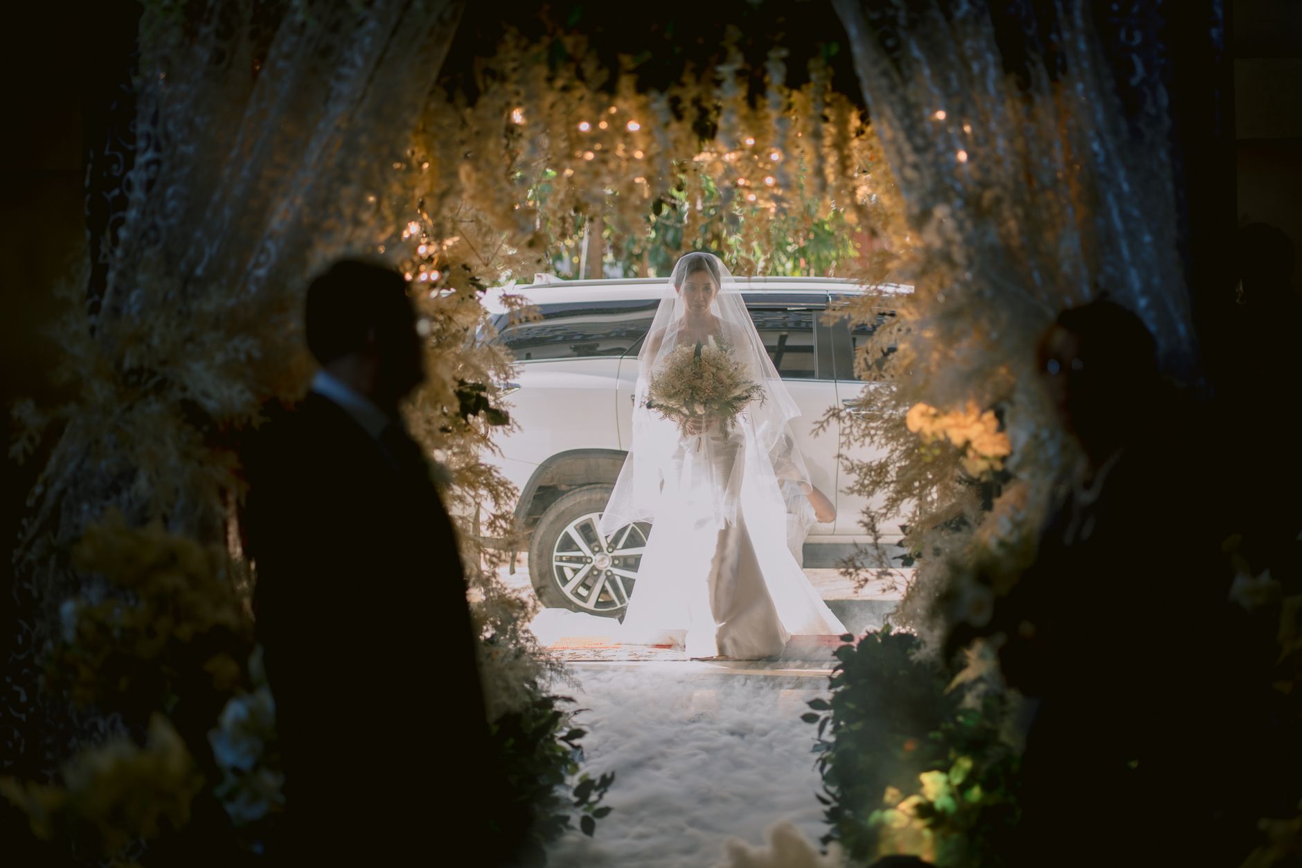 Grand Entrances, Divine Glow