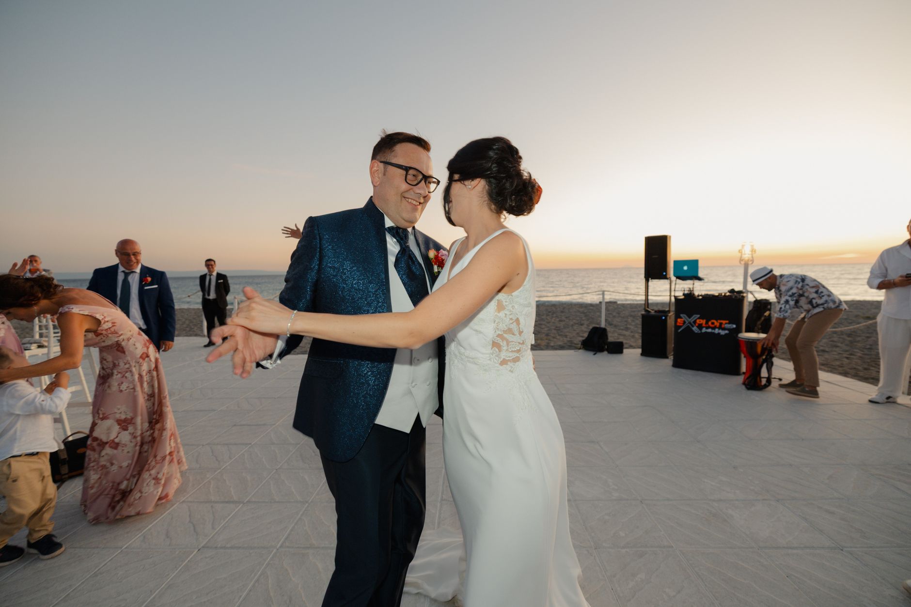 Manage Your Wedding Guest List Online