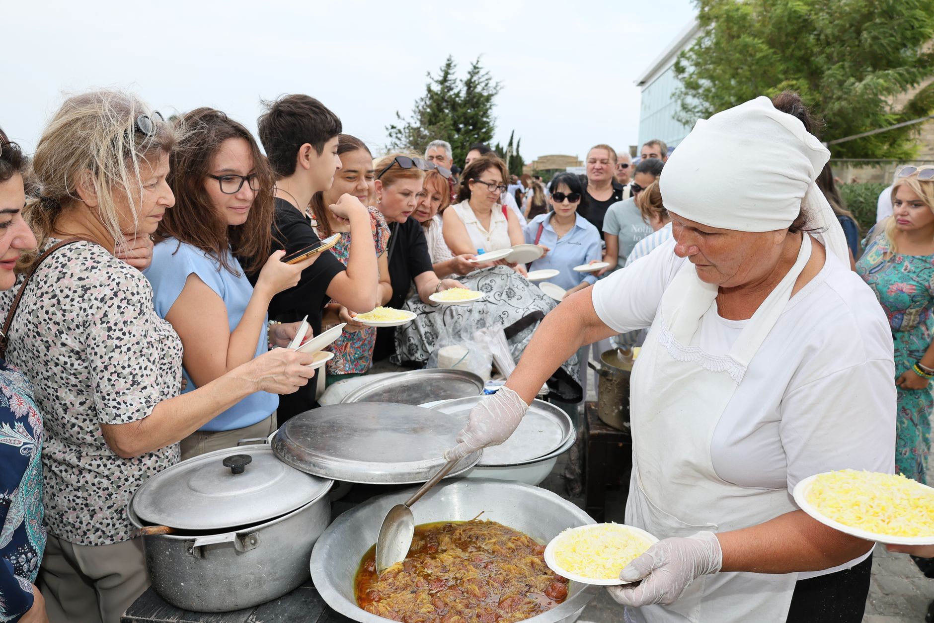 Feed Guests, Feed Communities