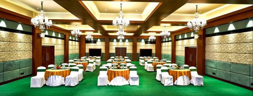 Grand hotel ballroom set up for hotels for 750 guest weddings in Chennai with floral decor