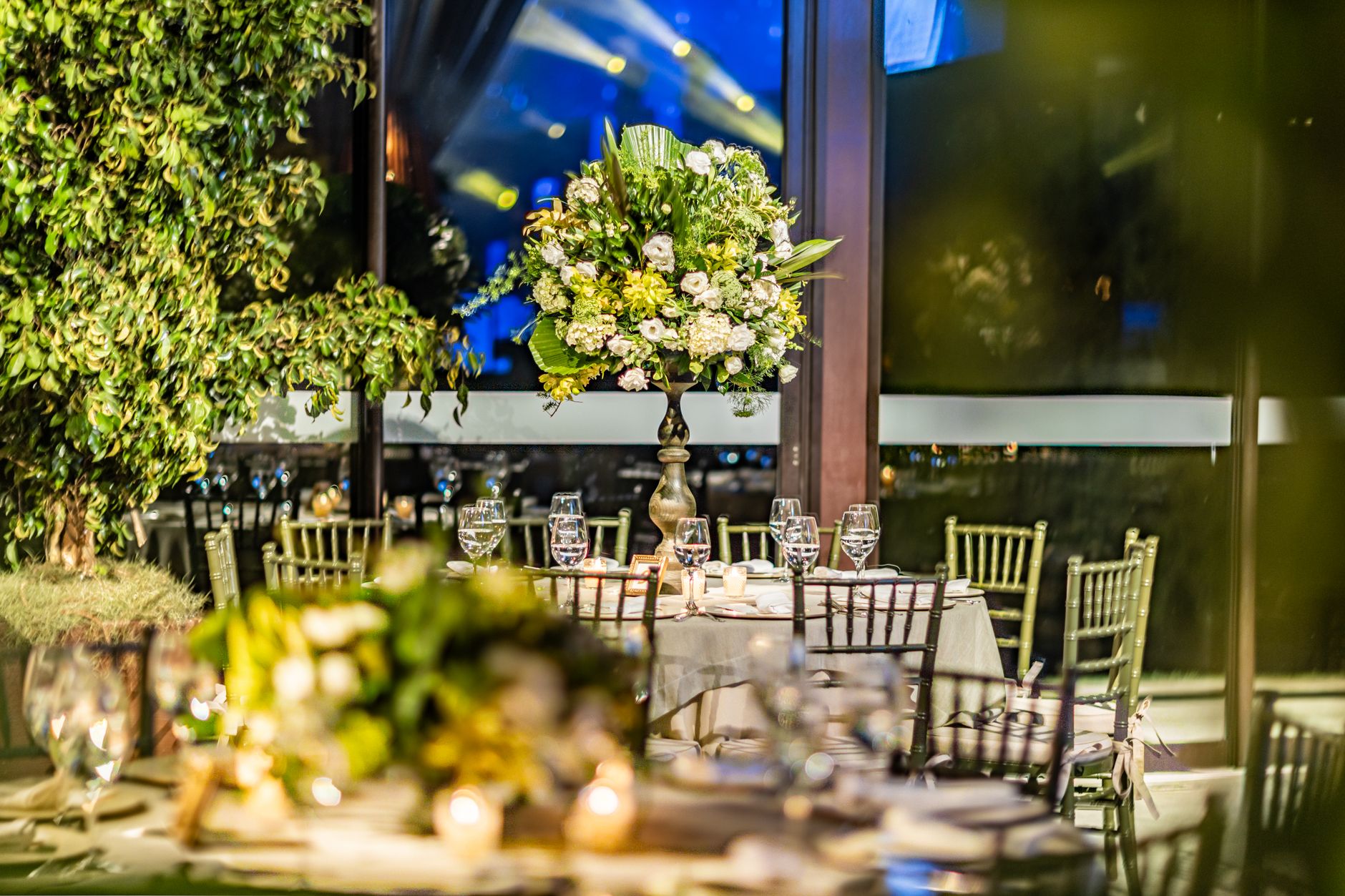 Elegant Chiavari Chairs for Every Occasion