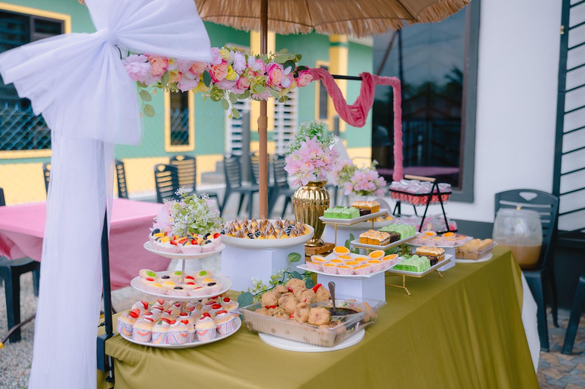 Indore's Most Stunning Dessert Display Bars