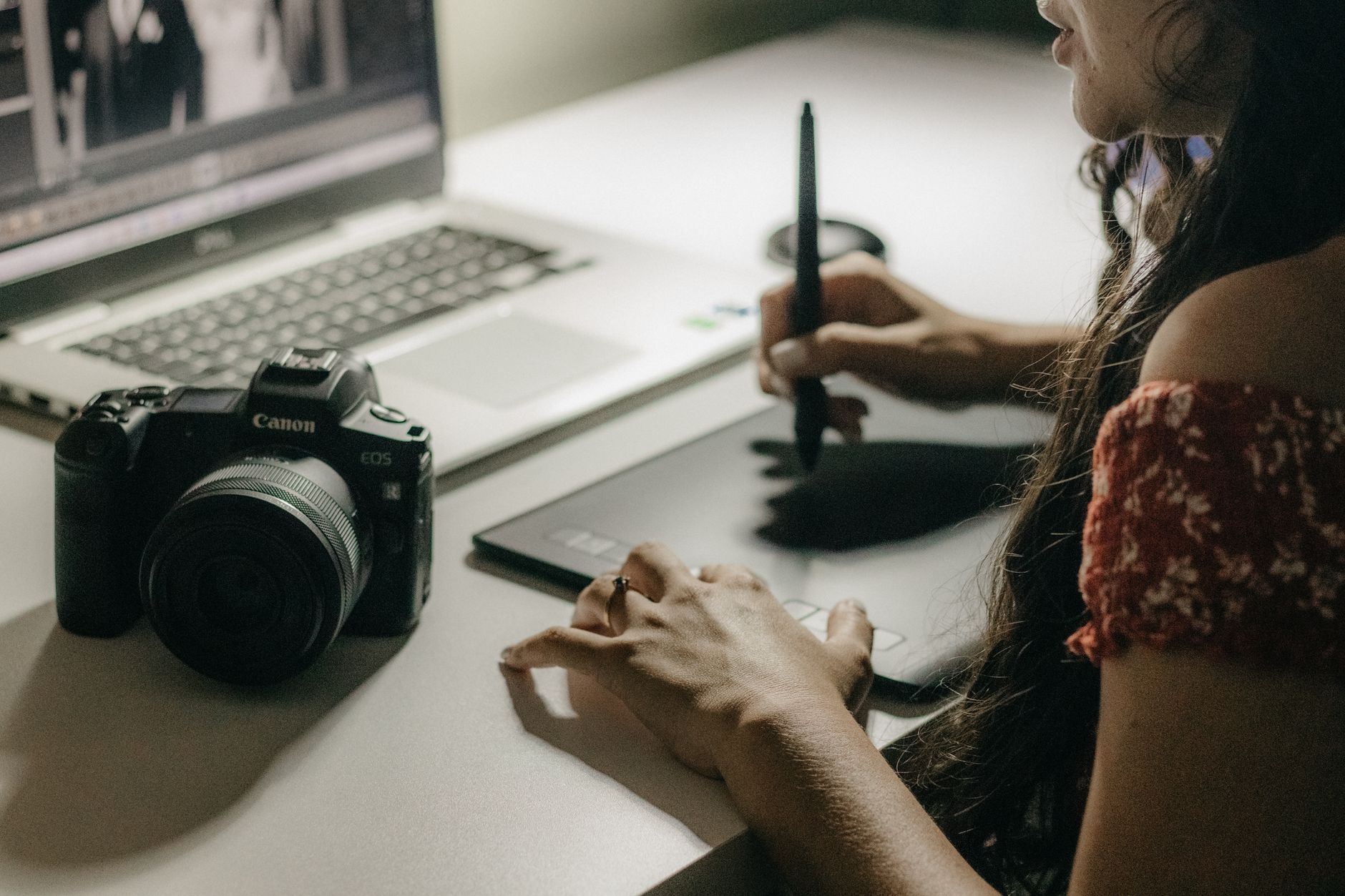 Live Wedding Moments, Delivered Instantly
