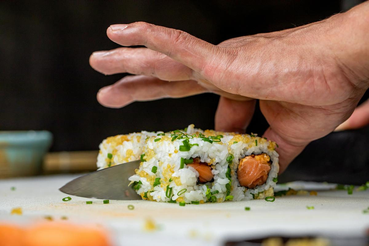 Live international food counters with sushi, pasta and teppanyaki at Indian wedding reception