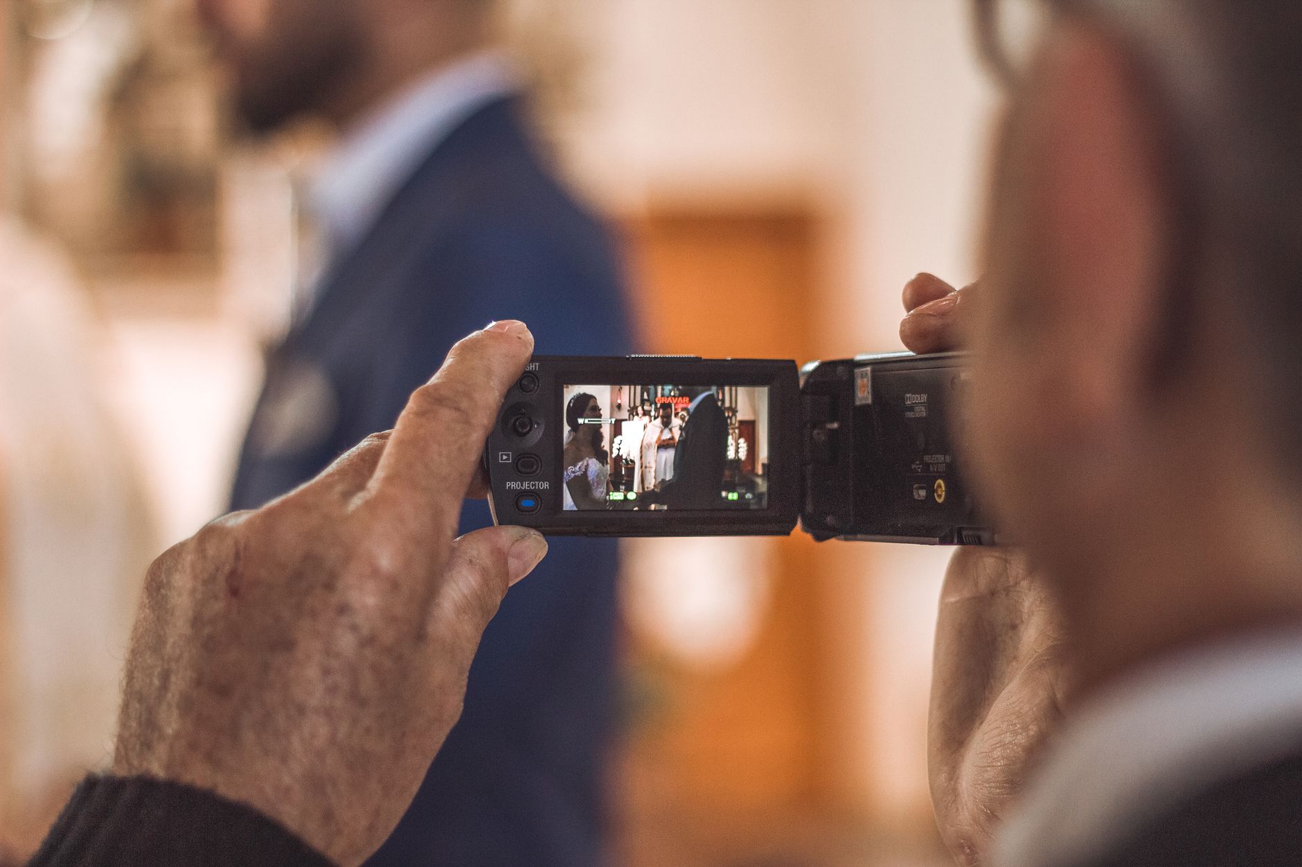 Light Up Your Wedding with Live Feeds