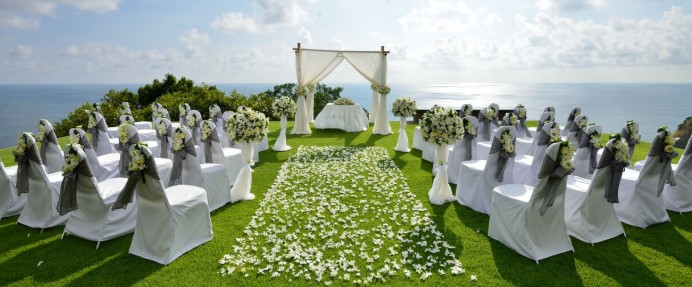Beautiful lawn wedding venues for 300 guests in Chennai with elegant outdoor setup