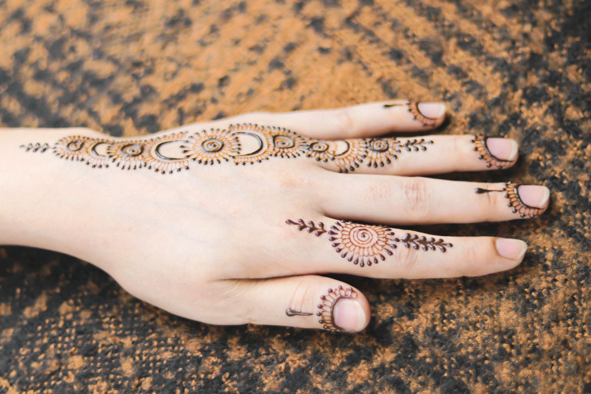 Book Top Arabic Mehndi Artists in Lucknow