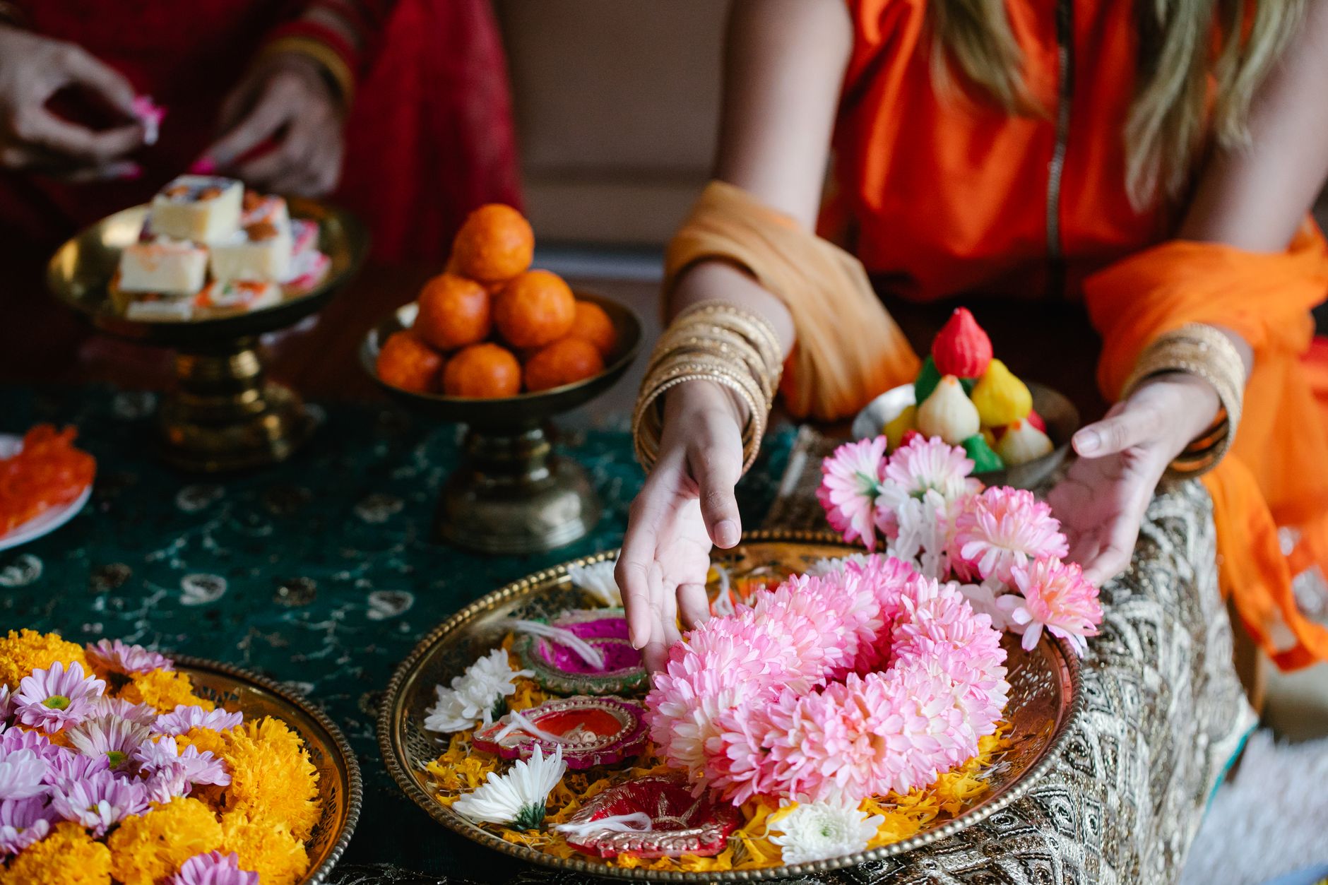 Lucknow's Finest Favour Collections
