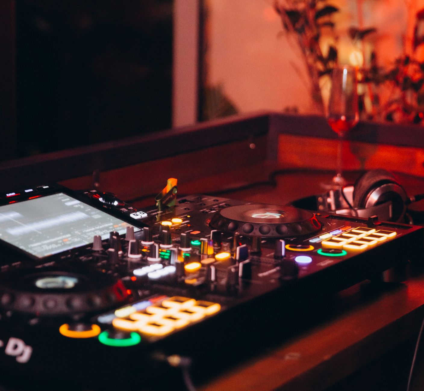 Lucknow's Finest Party DJ Services