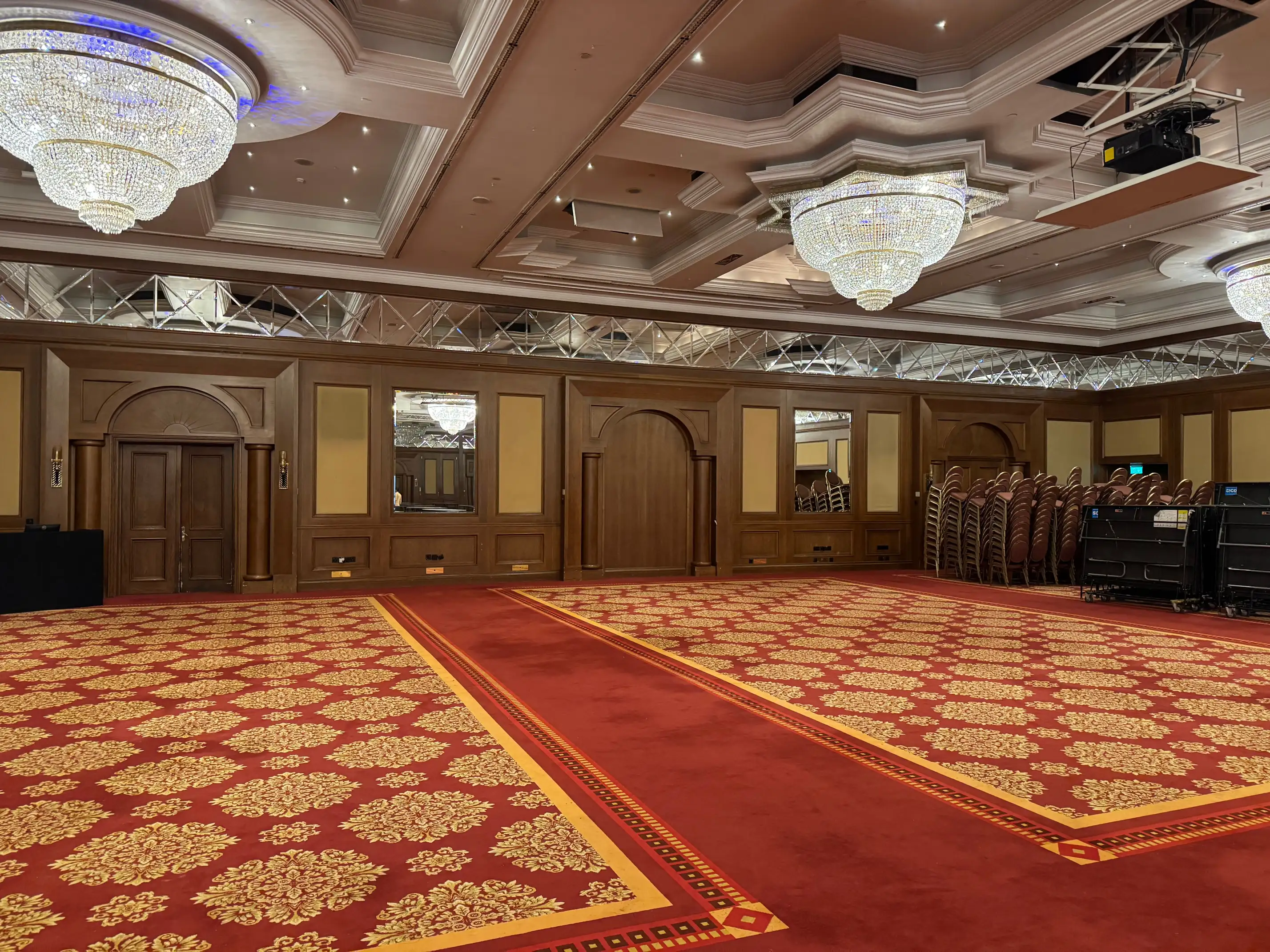 How to Select the Right Luxury Ballroom for Your Wedding?