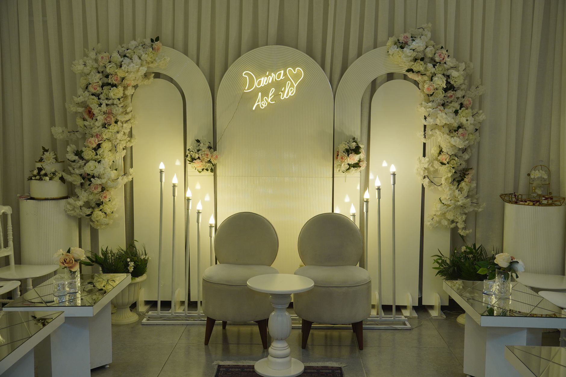 Contemporary Decor Props