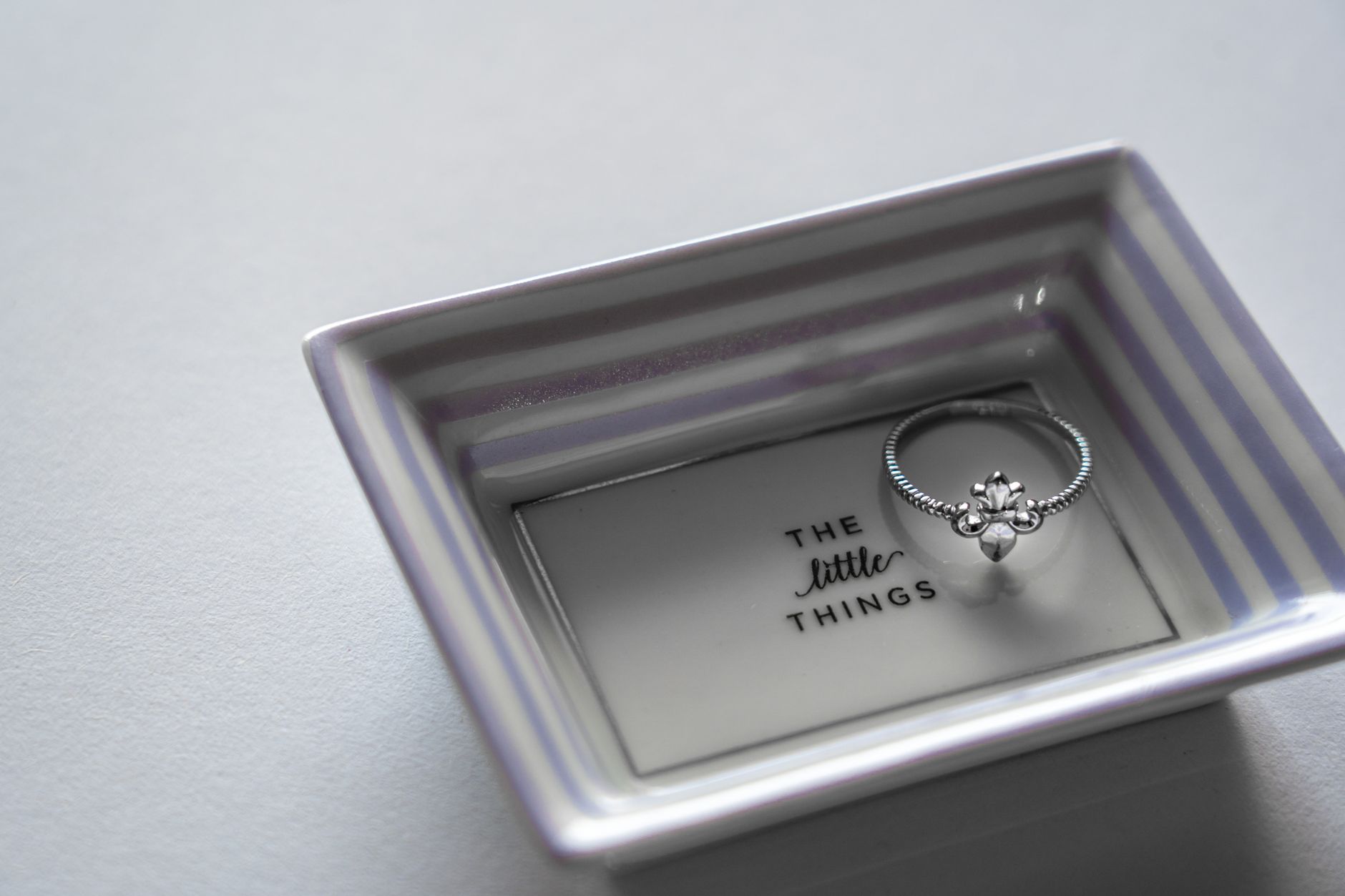 Elegant Acrylic Ring Trays for Sacred Moments
