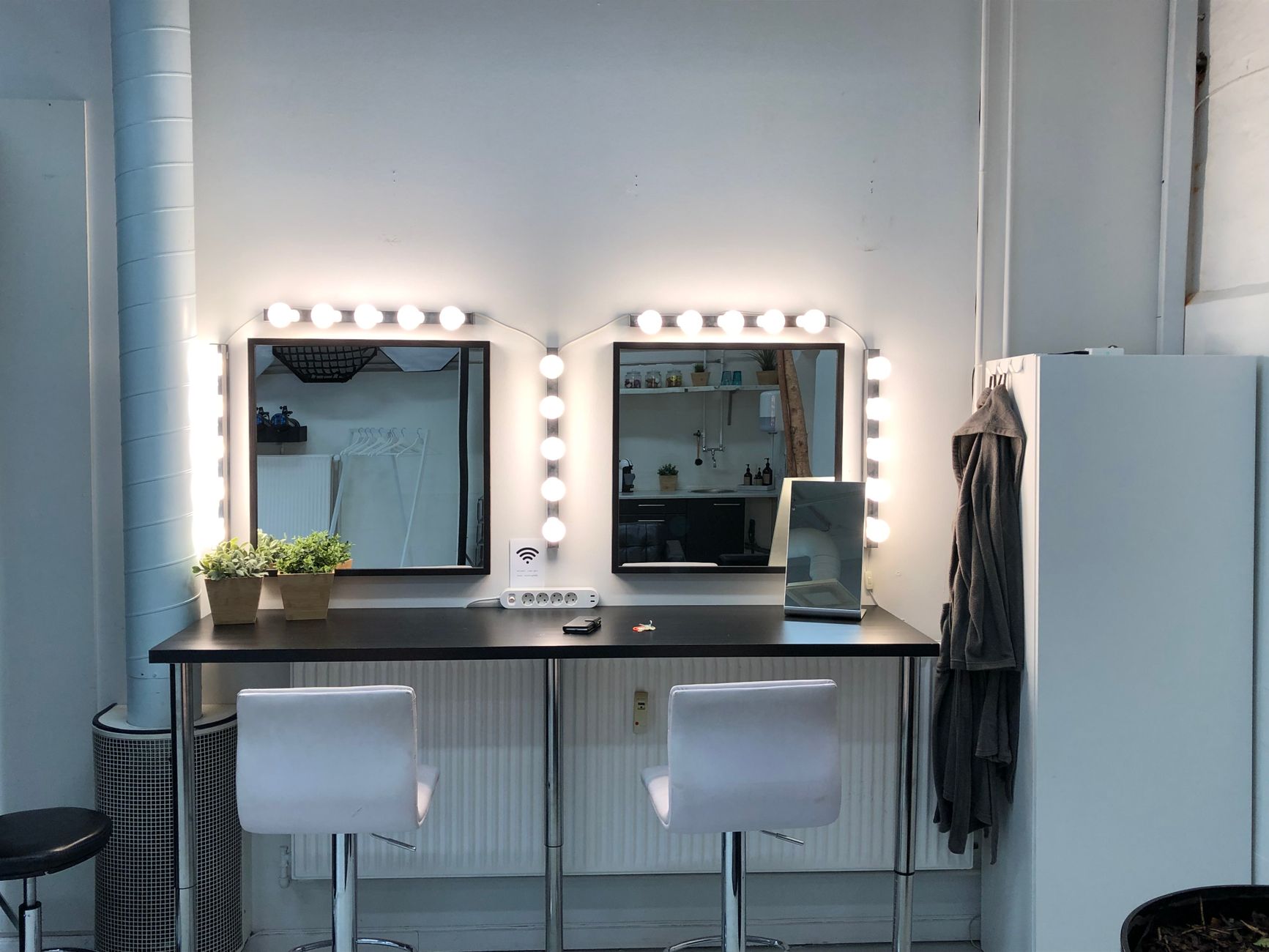 Glam Mirrors for Your Big Day