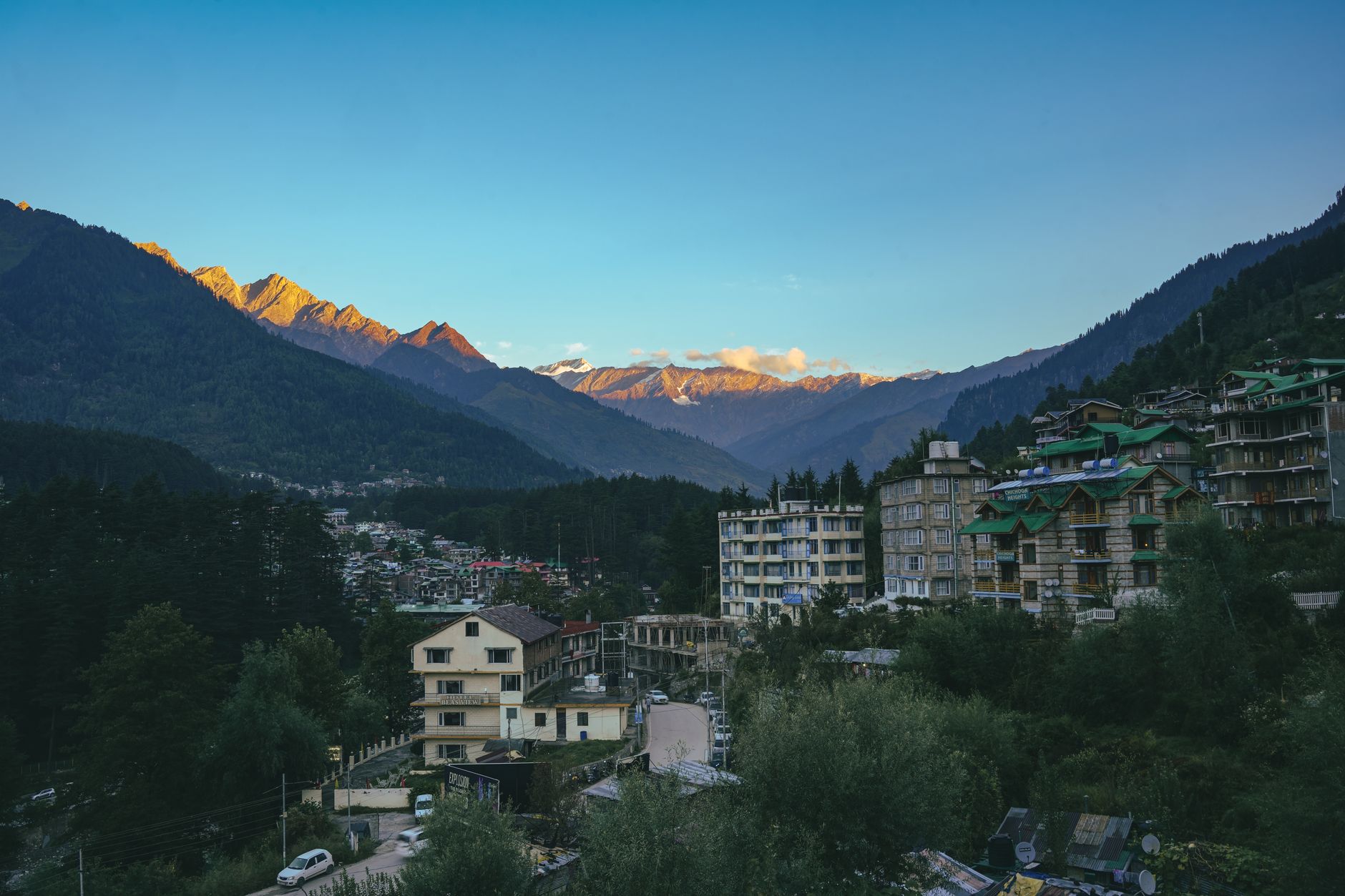 Book Conference Halls with Catering in Manali