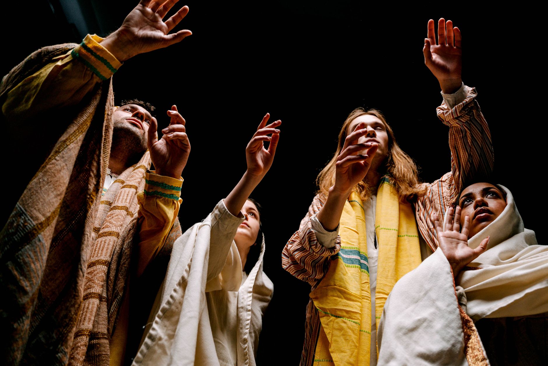 Theatrical Specialty Acts in Manali
