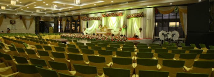 Elegant marriage halls for 500 guests in Chennai with traditional wedding decorations