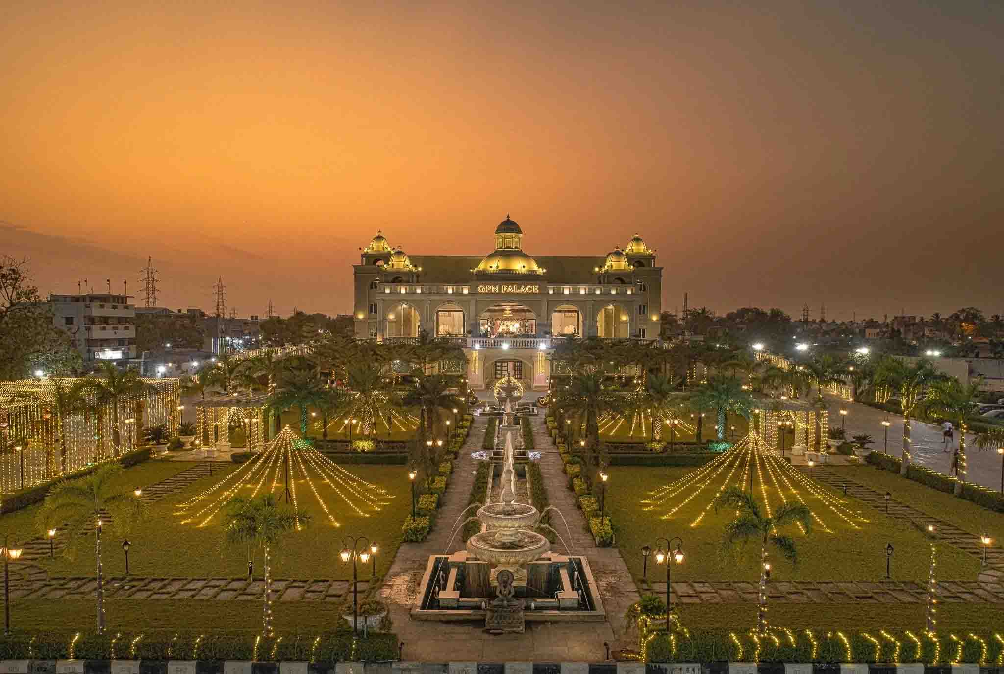 Grand marriage halls for 3000 guests in Chennai decorated for a large Tamil wedding celebration