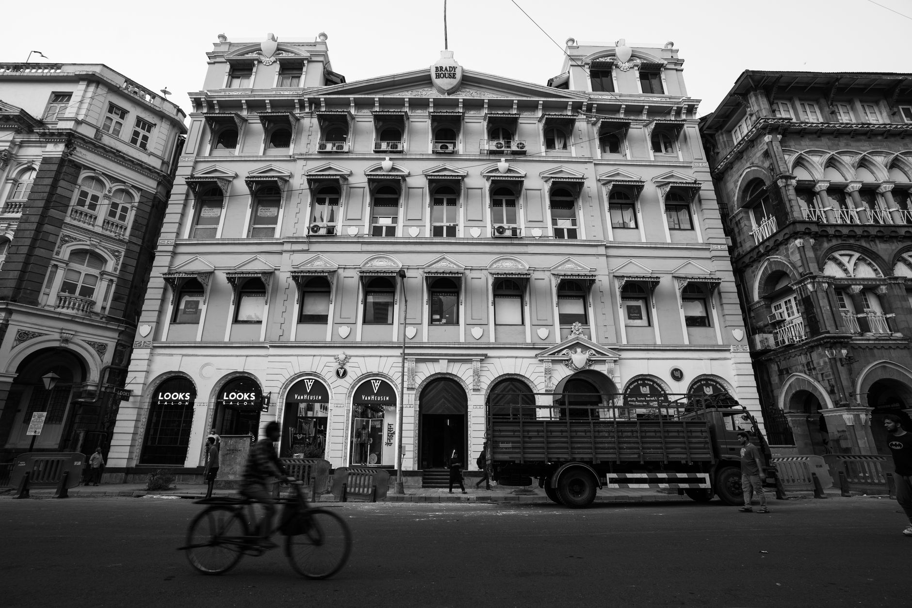 Stress-Free Event Van Transport in Mumbai