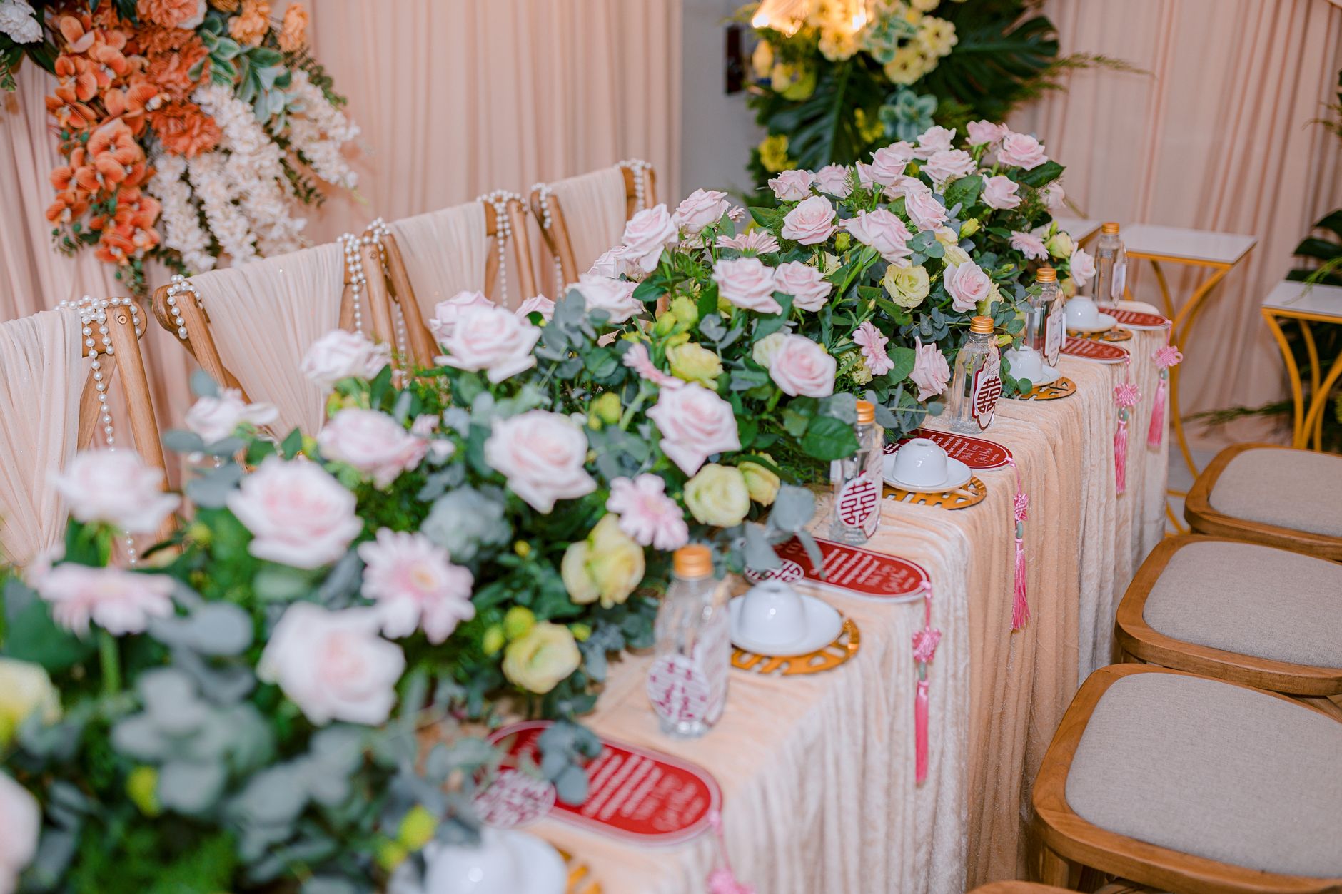 Frilled Banquet Tables