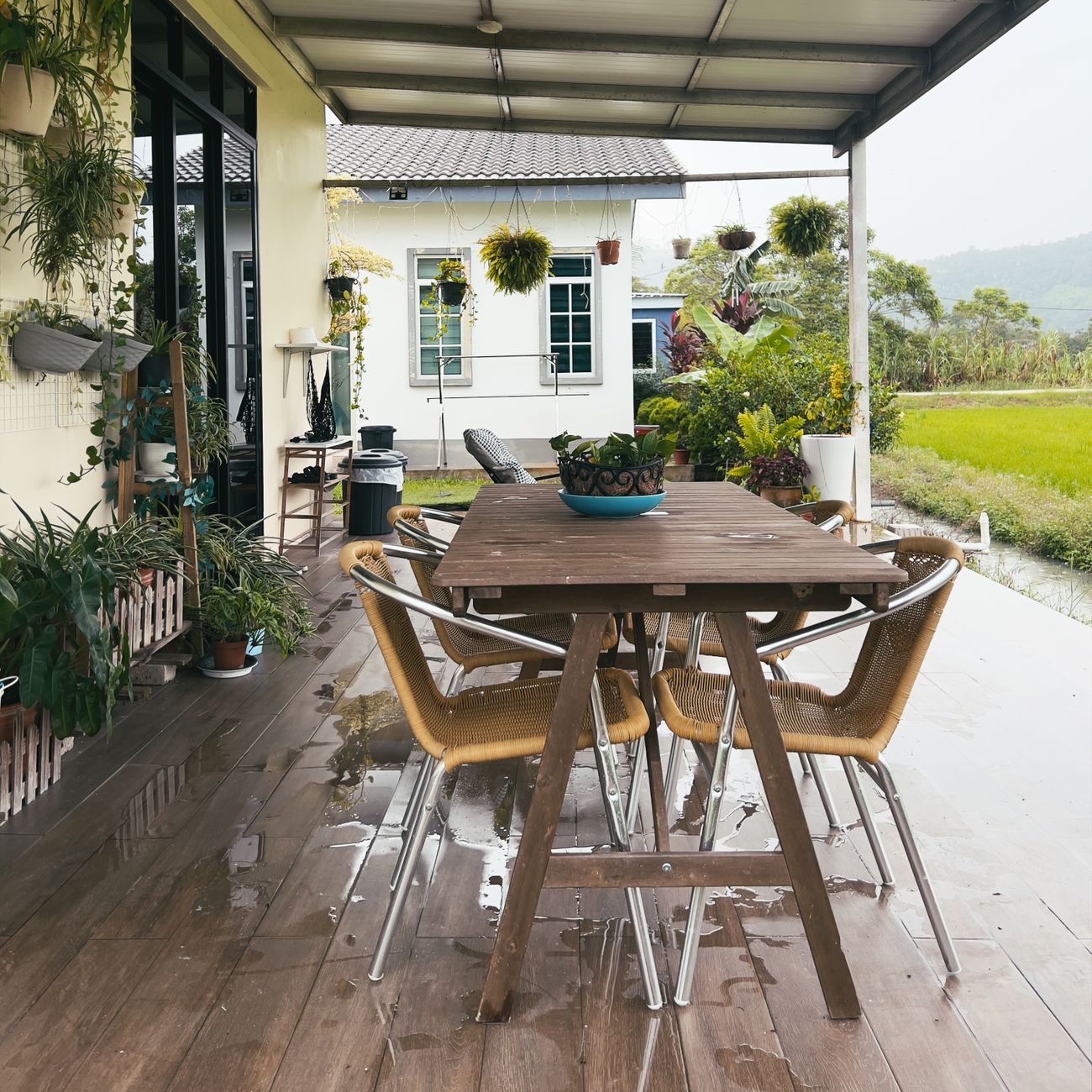 Farmhouses with Outdoor Dining