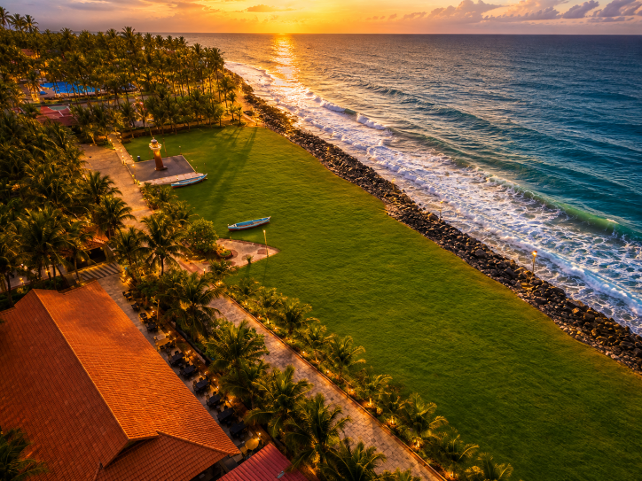 What Is the Cost Breakdown for Oceanfront Wedding Packages?