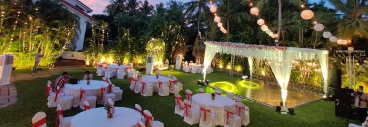 Outdoor wedding lawns for 750 guests in Chennai decorated with flowers and fairy lights at dusk