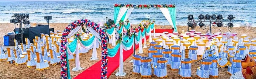Outdoor wedding venues for 1000 guests in Chennai decorated with marigold and jasmine under a starlit canopy