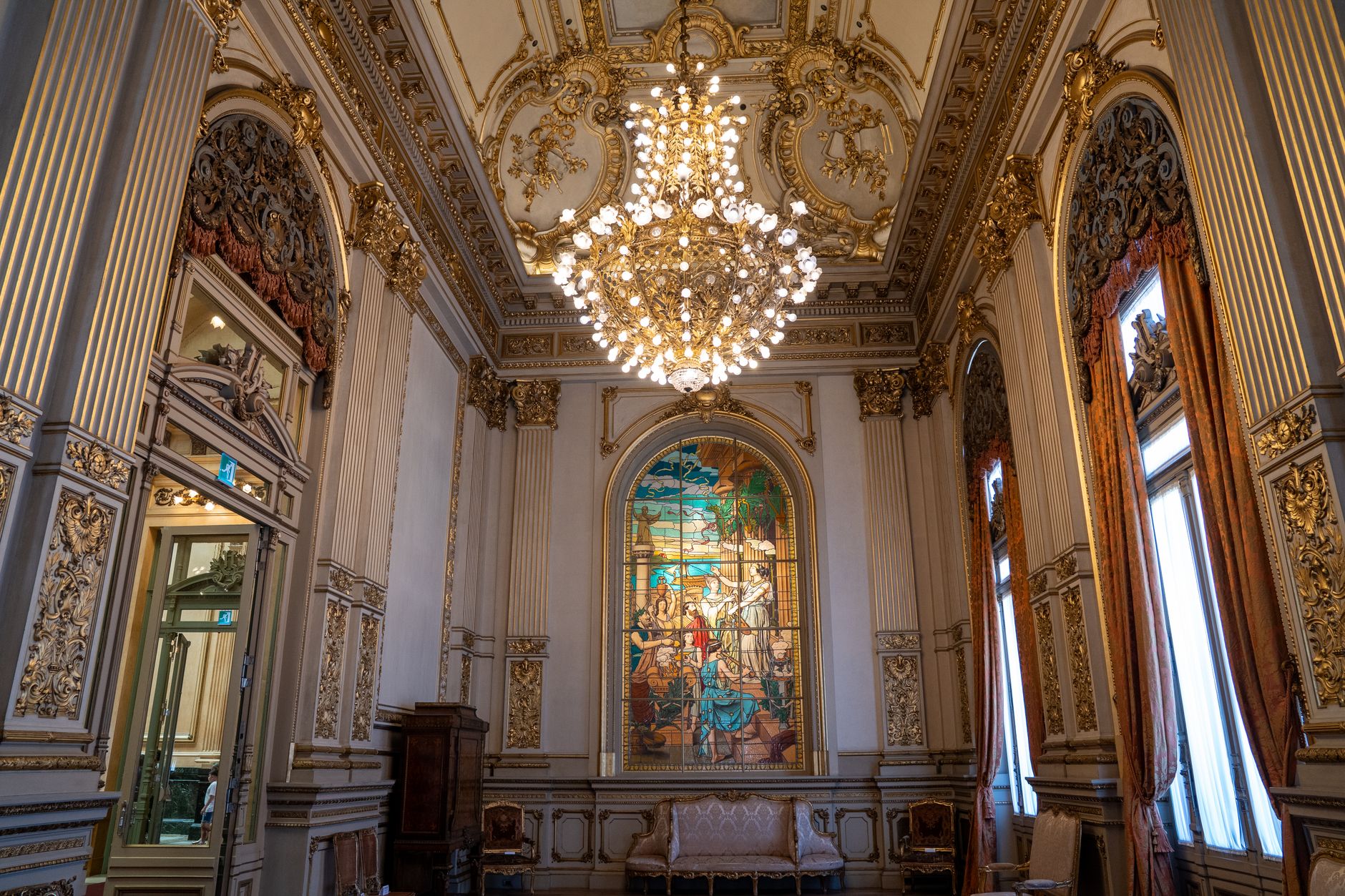Chandeliers That Transform Your Venue