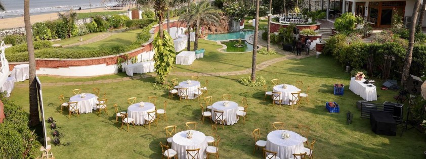 Premium wedding venues for 1500 guests in Chennai decorated with marigold garlands and elegant lighting