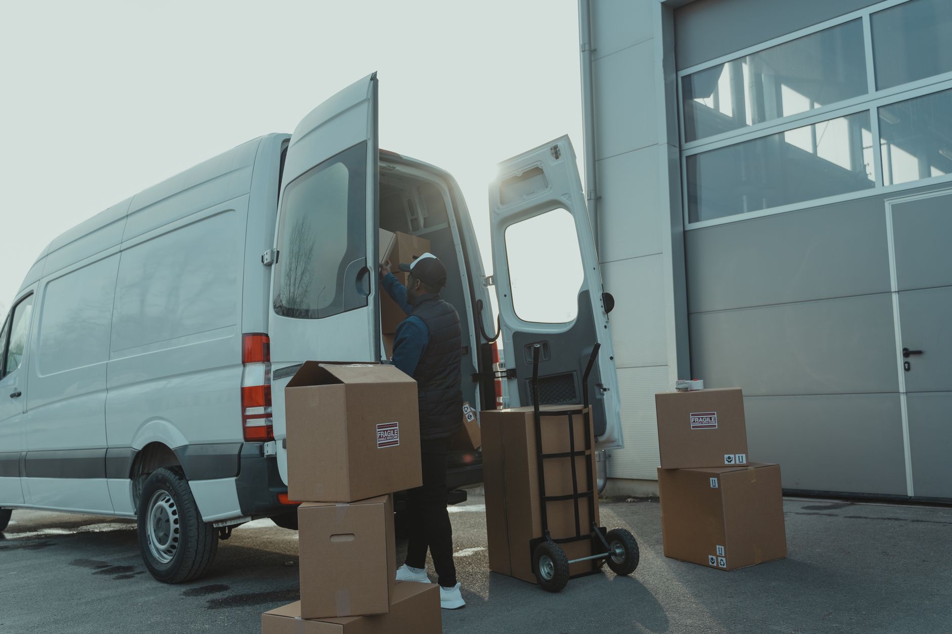 Reliable Goods Carrier Vans in Pune